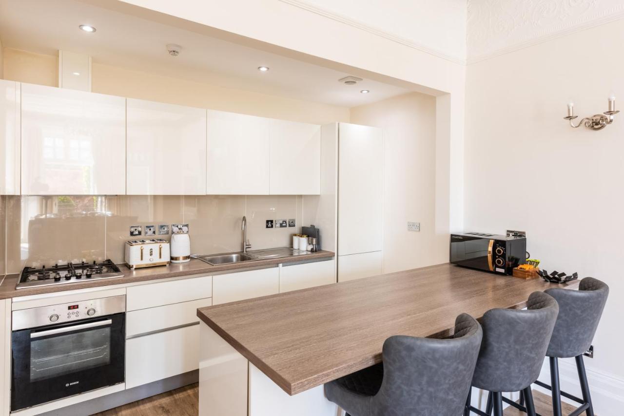 3 Bedroom Garden Apartment Opposite The Beach Brighton Bagian luar foto